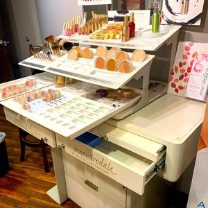 Jane Iredale makeup display